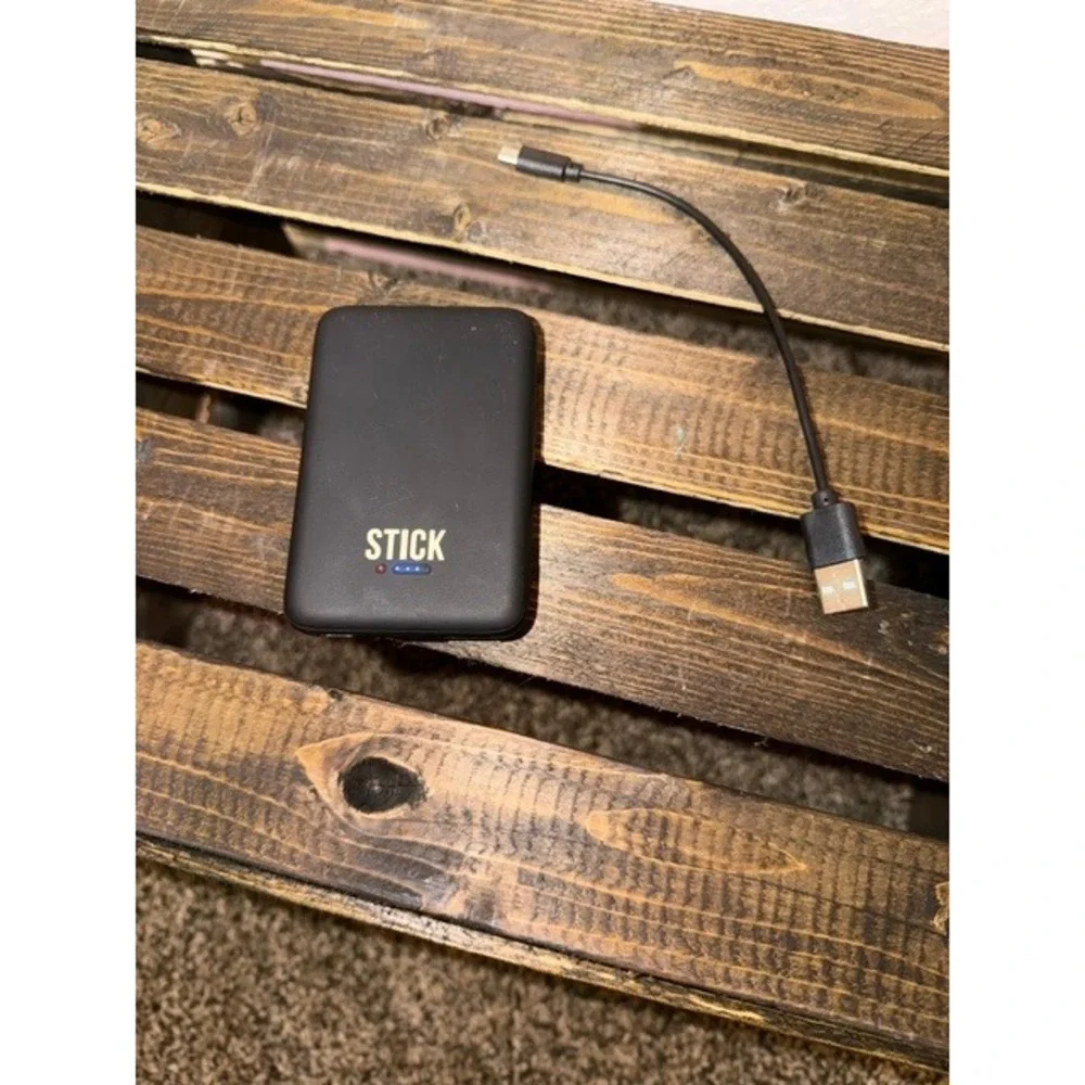Stick Wireless Power Bank YU-02 5000mAh Portable Charger Black with Suction Cups